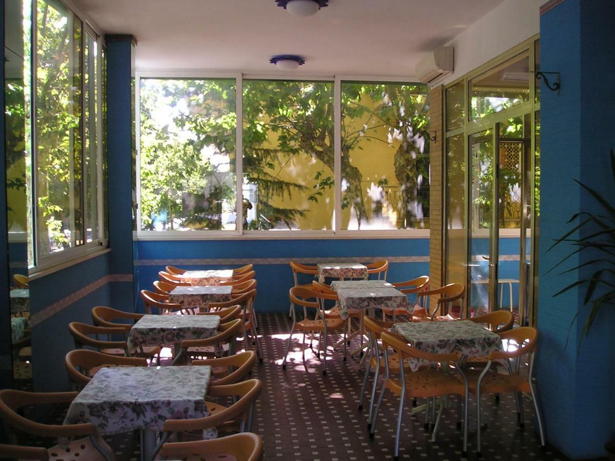Hotel Bellevue Cesenatico Kültér fotó