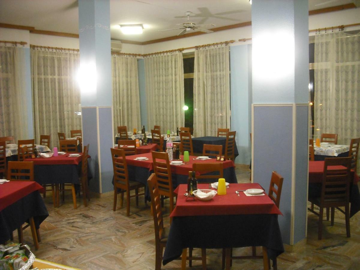 Hotel Bellevue Cesenatico Kültér fotó